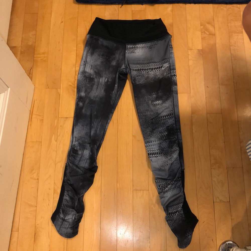 Grey Nike leggings